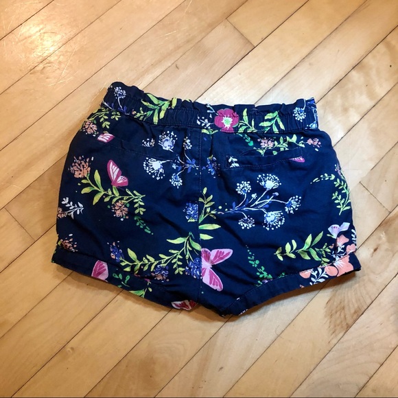 Like New Baby Gap floral shorts 18-24 months - Picture 2 of 3
